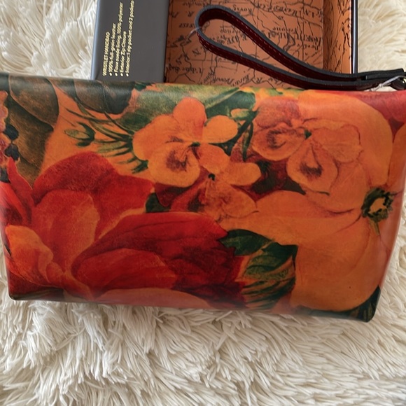 PATRICIA NASH WRISTLET HANDBAG - Picture 3 of 7